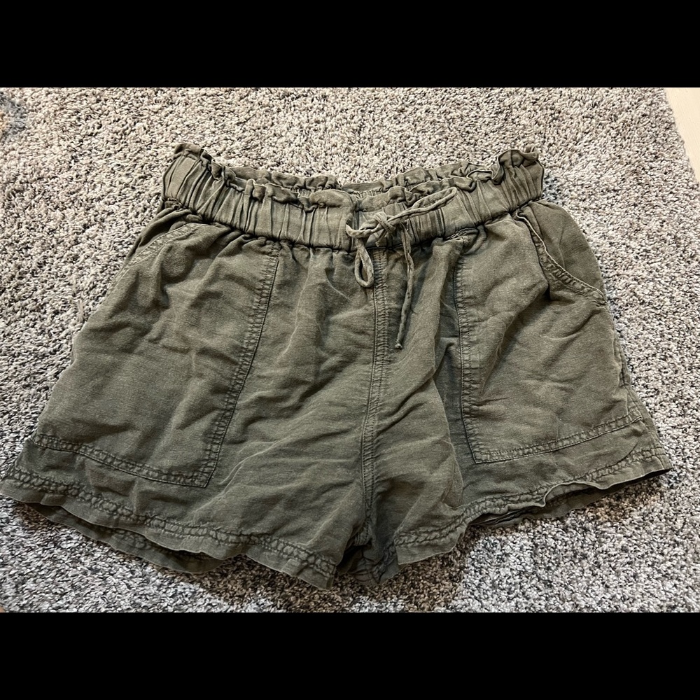 American Eagle Green Shorts!